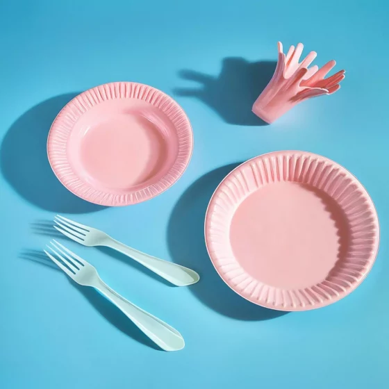 Platos de plástico para hóteles - Suministros hosteleros Daya